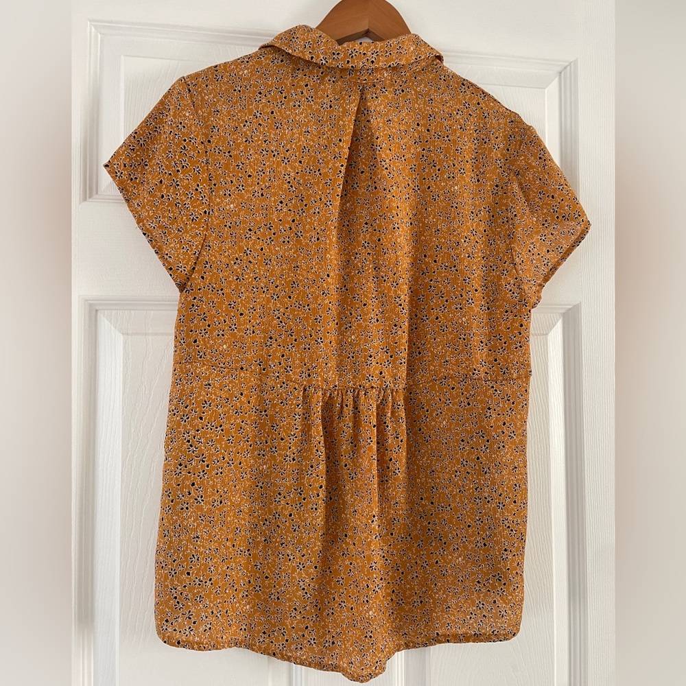 Everleigh Floral Collar Shirt Size Small - Picture 2 of 3